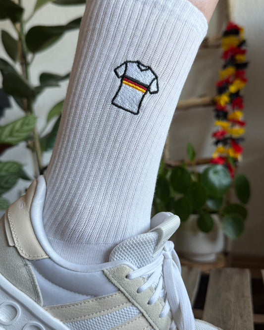 Bestickte Sport-Socken im Deutschland-Trikot-Design – Fan-Geschenk | heldy